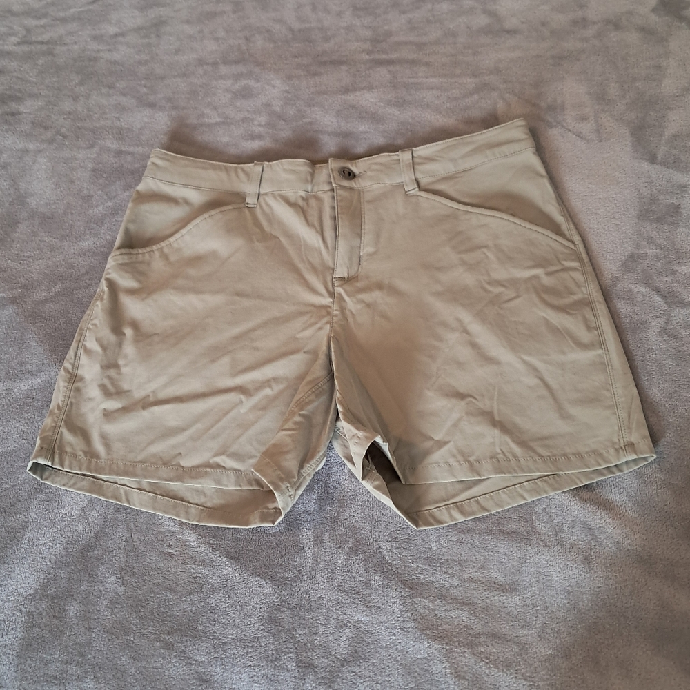 Patagonia Women's nylon Hiking outdoor Women's shorts size 10.